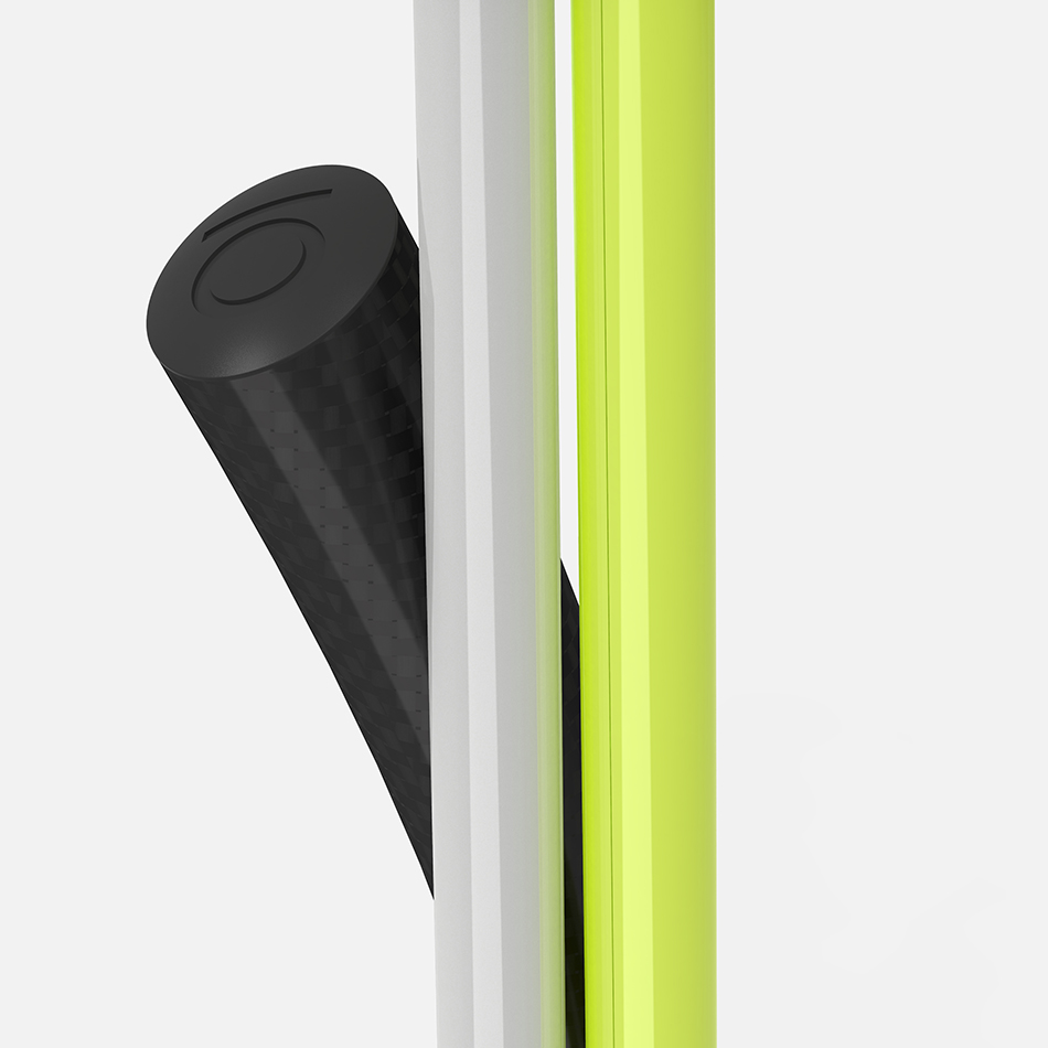 Ein Ausschnitt des Weißen Stock IO mit dem Griff in schwarzen Carbon, der reflektierenden Folien in Silber und der neongelben Folie.